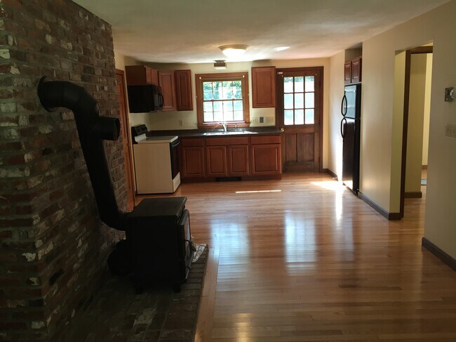 Building Photo - 45 Meetinghouse Rd Unit Windham NH apartment