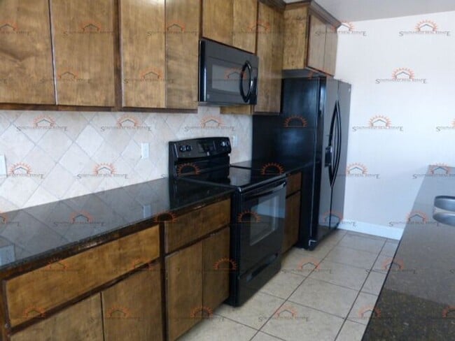Photo - Spacious 2 Bedroom 2.5 Bath Duplex