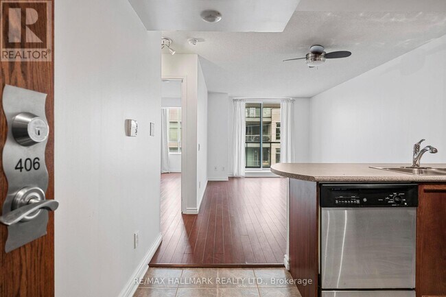 Photo - 1863 Queen St E Unité 406