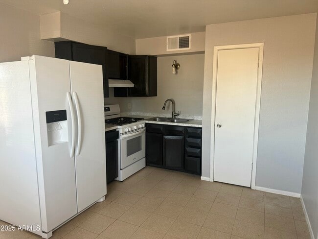 Photo - 501 W 14th St