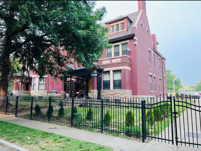 3010 Melrose Ave Unidad Renovated 3BR/1BA in Walnut Hills