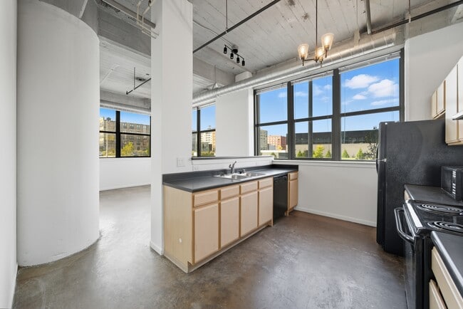 Building Photo - Teweles Seed Tower Apartments