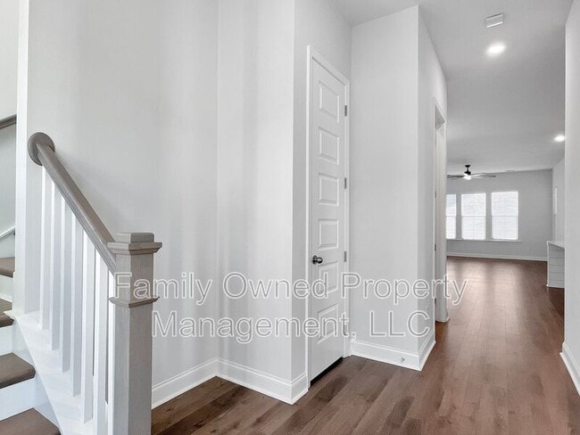Photo - 420 W Respite Ln