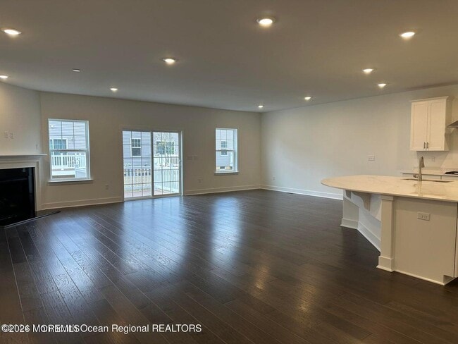 903 Navigator Ave