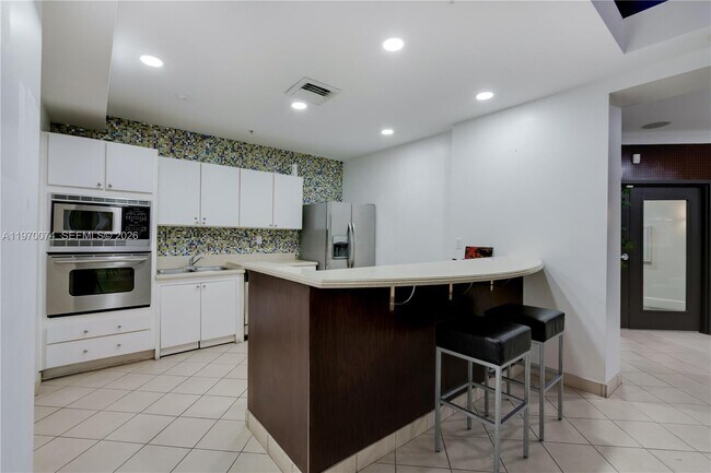 Photo - 6001 SW 70th St Unidad 415