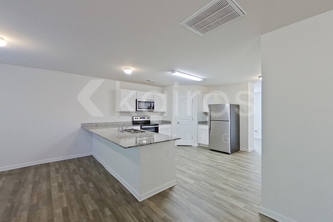 Photo - 2051 Country Pl