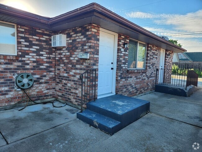 Building Photo - Cute 2 Bedroom 1 Bathroom Near Northtown Mall Rental