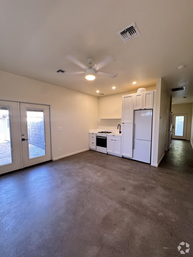Building Photo - 3342 N 17th Ave Rental