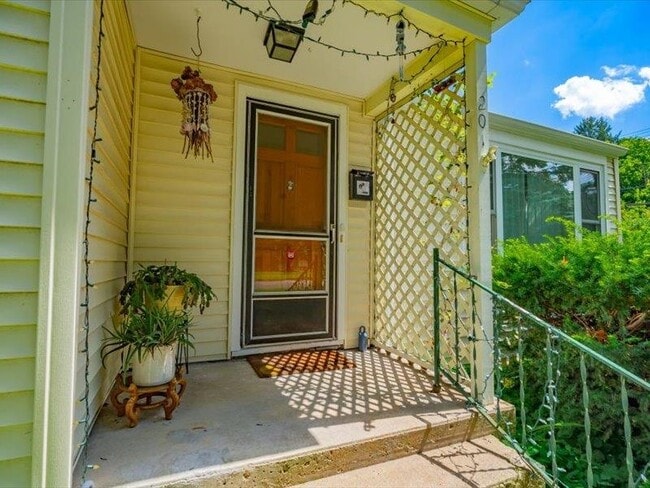 Photo - 201 N Owen Dr