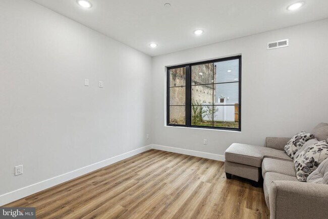 Building Photo - 1840 N Gratz St