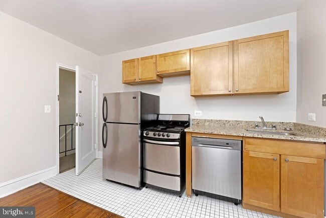 Building Photo - 2509 Cliffbourne Pl NW Unit 5 Rental