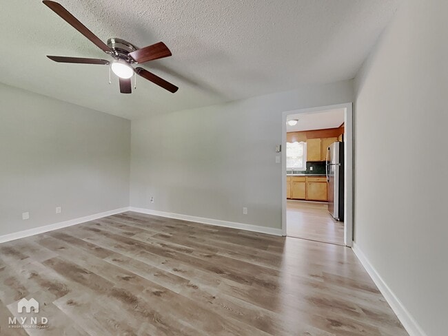 Photo - 621 E Centerview St