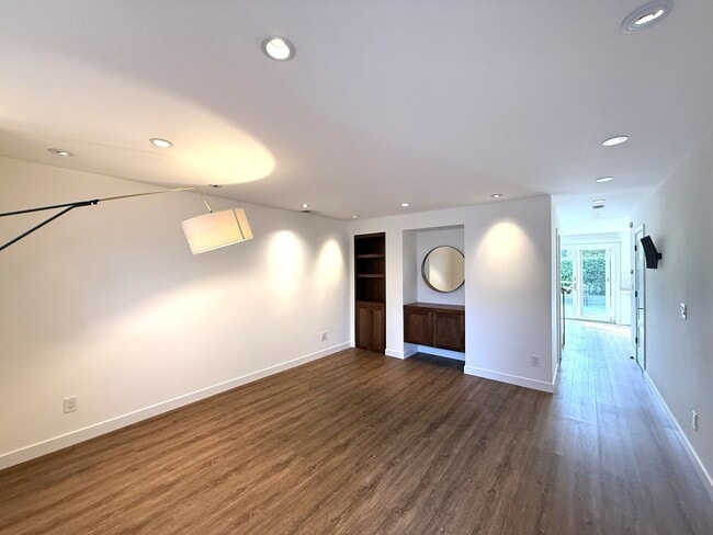 Photo - STUNNING THREE BEDROOM PLUS OFFICE MARINER GREEN CONDO WITH GREAT OUTDOOR SPACE