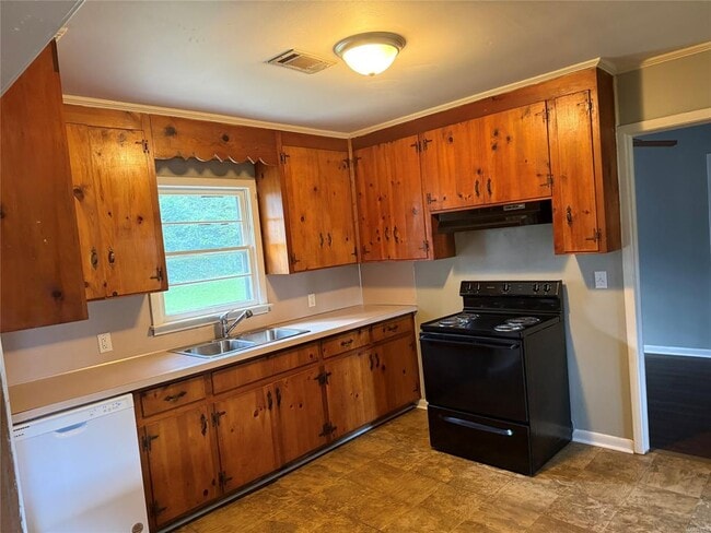 Photo - 165 W College St