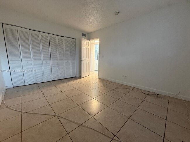 Photo - 400 NW 65th Terrace Unidad 202