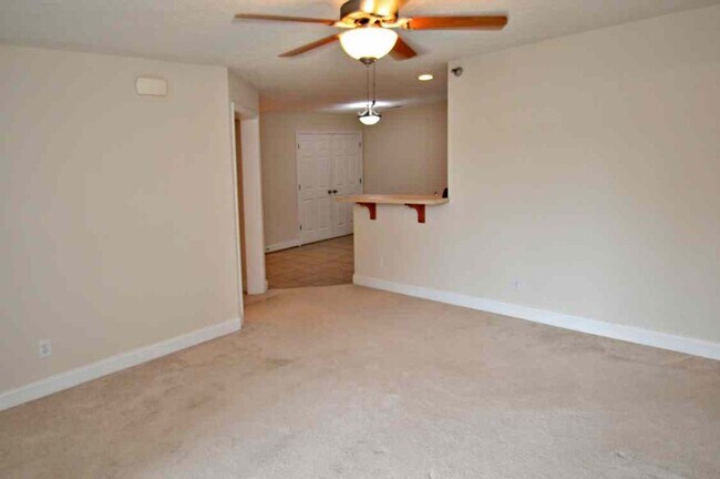 Photo - 623 Wyndhurst Dr