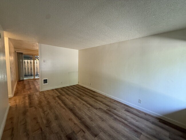 Photo - 851 W 5th Ave Unidad 6