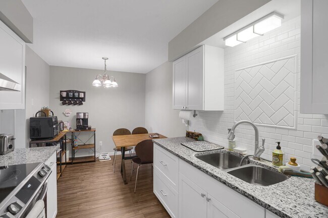 Granite Countertops - 609 Market St S Unit 5