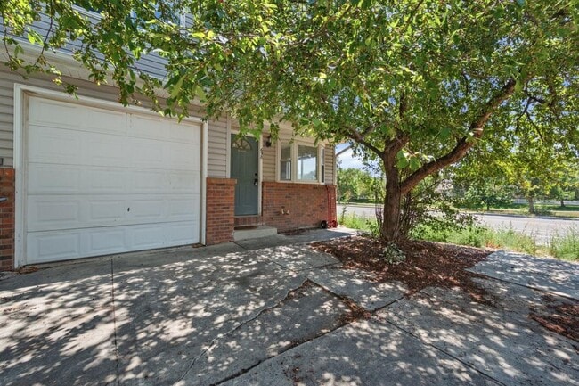 Photo - 698 Eagle Dr