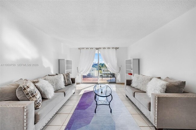 Building Photo - 1400 SW 27th Ave Unit 403