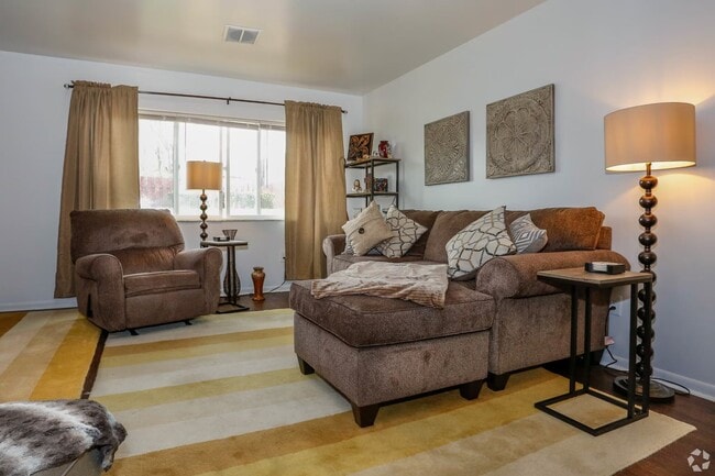 Building Photo - Lakeshore Place Rental