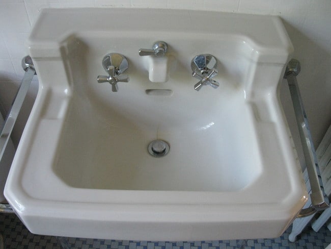 2nd Fl Bathroom - 2417 E 3rd St Unit 2 E