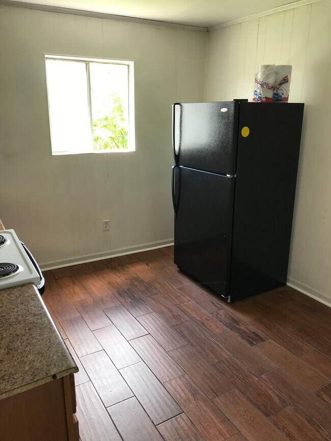 Photo - 825 Drey St Unit Upstairs