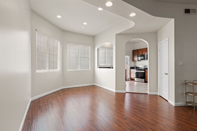 Photo - 408 W Queen St