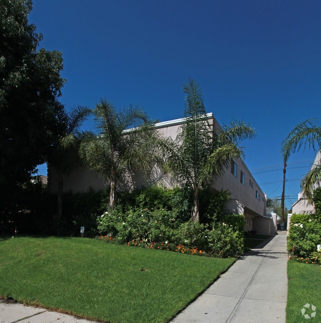Photo - 711-715 E Cypress Ave Apartments