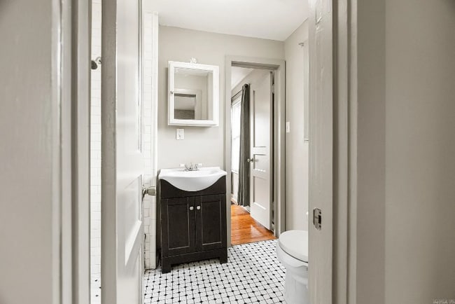 Photo - 1724 W 19th St Unit 4