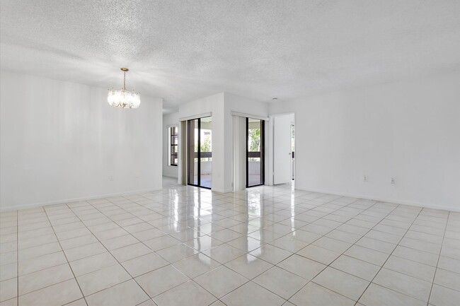 Building Photo - 9135 SW 125th Ave Unit # 309P Rental