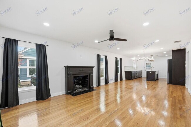 Photo - 1622 Hollywood Ave