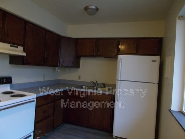 Photo - 130 Elm St Unit Apt 5