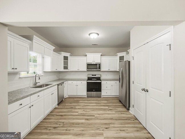 Photo - 1002 Oglethorpe Ln