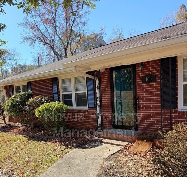 Photo - 100 W Greenwood Dr