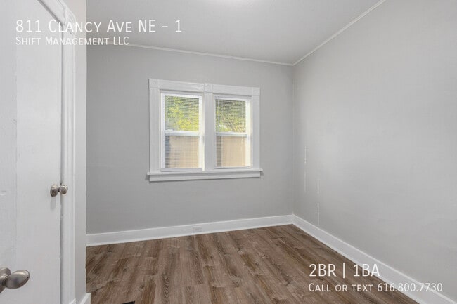 Photo - 811 Clancy Ave NE