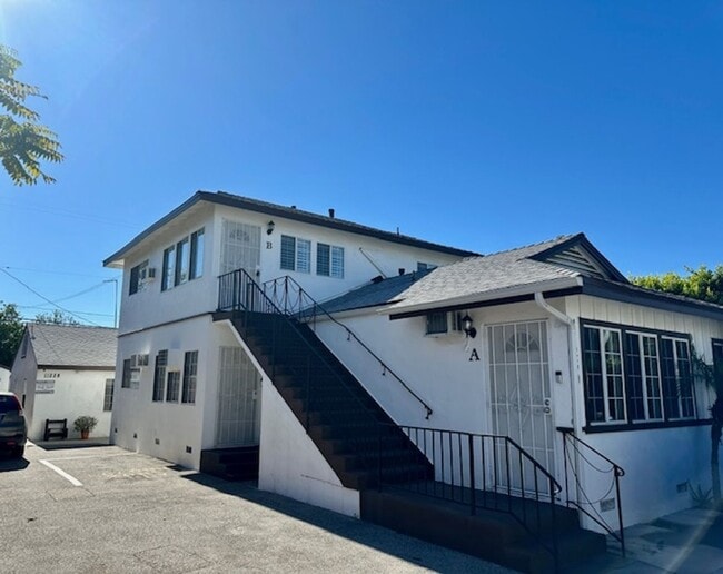 Building Photo - Oxnard ( M ) Unit # B