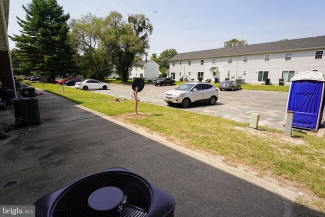 Photo - 734 Hemlock St