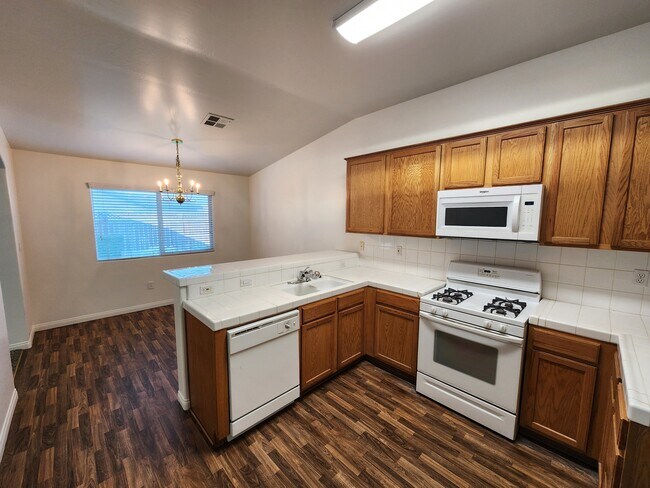 Photo - 11710 Walderi St