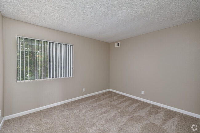 2BR, 2BA - 918SF - Second Bedroom