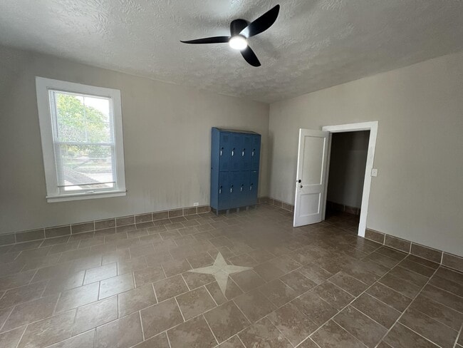 Photo - 214 W Buena Vista Ave