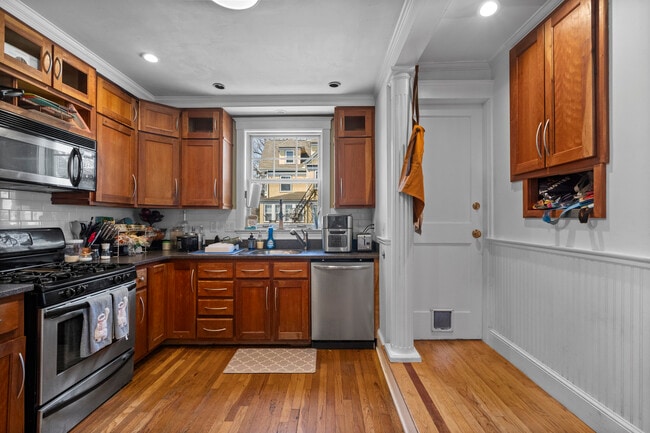 69 Westmoreland St Unit 2