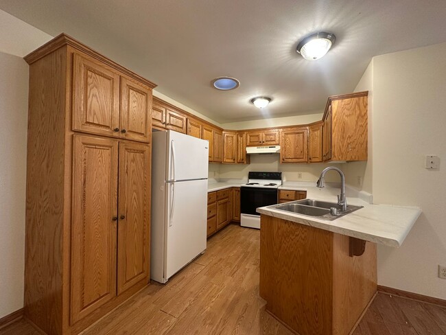 Photo - 315-317 N Watertown St Unidad 317