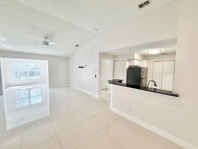 Photo - ** IBIS CLUB ** 1 BED / 1 BATH - CONDO - GATED COMMUNITY - SMALL PET OK! - ANNUAL RENTAL