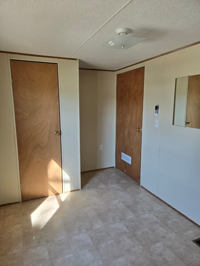 Photo - 304 E Maxanna Blvd