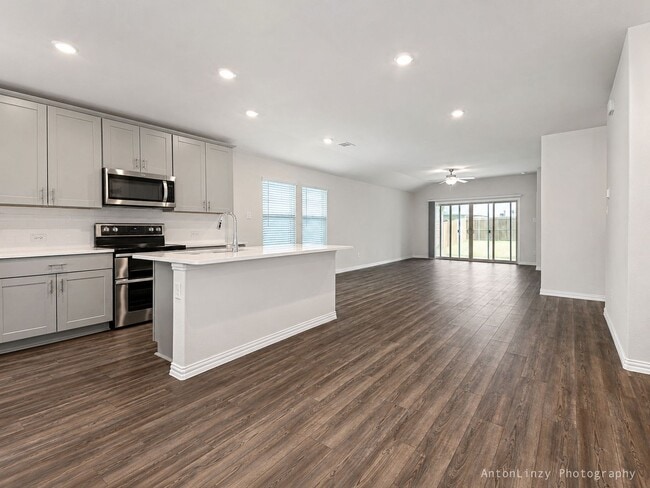 Photo - $1,995 3 Bed/2 Bath/2 Garage Home with Office/Study Ready for Move-in in Woodland Creek