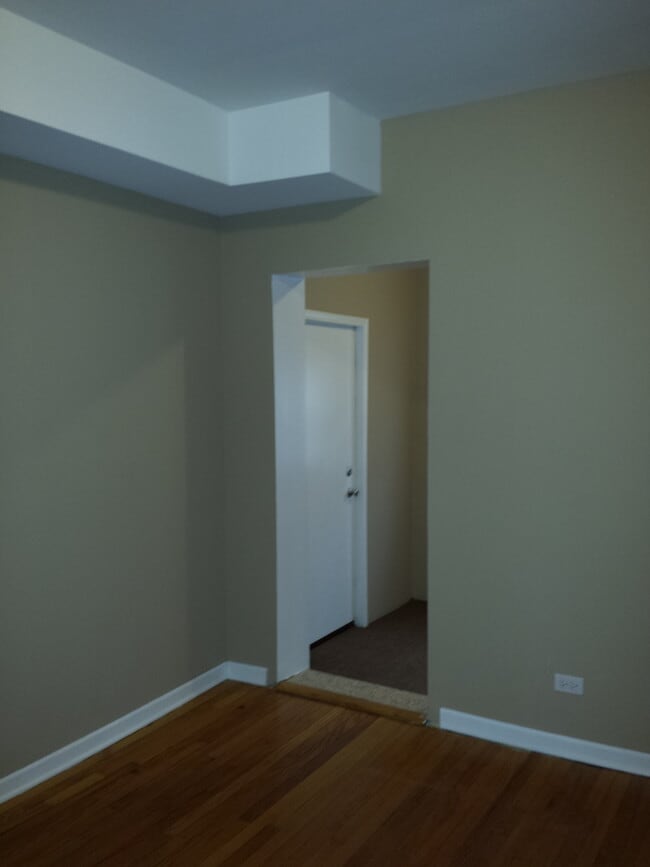 4833 W Walton St Unit 4833 W Walton 1st floor
