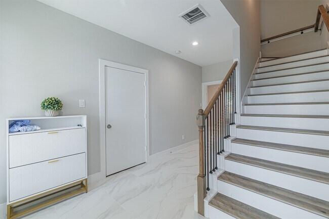 Photo - 7814 De Priest St