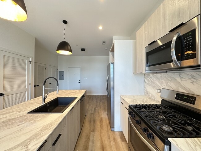 Photo - 6340 W Belmont Ave Unidad 203