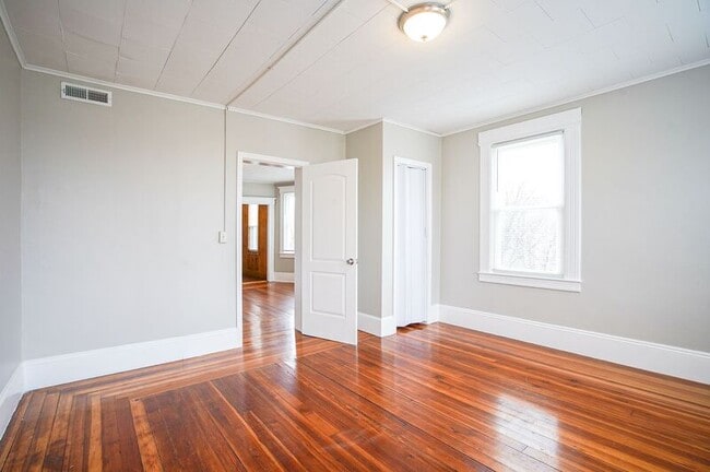 Photo - 10-12 River Street Unidad #3